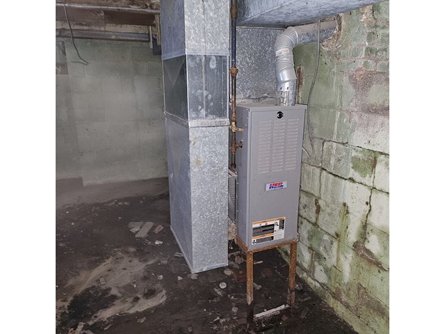 212 S Tryon Street, Woodstock, IL 60098