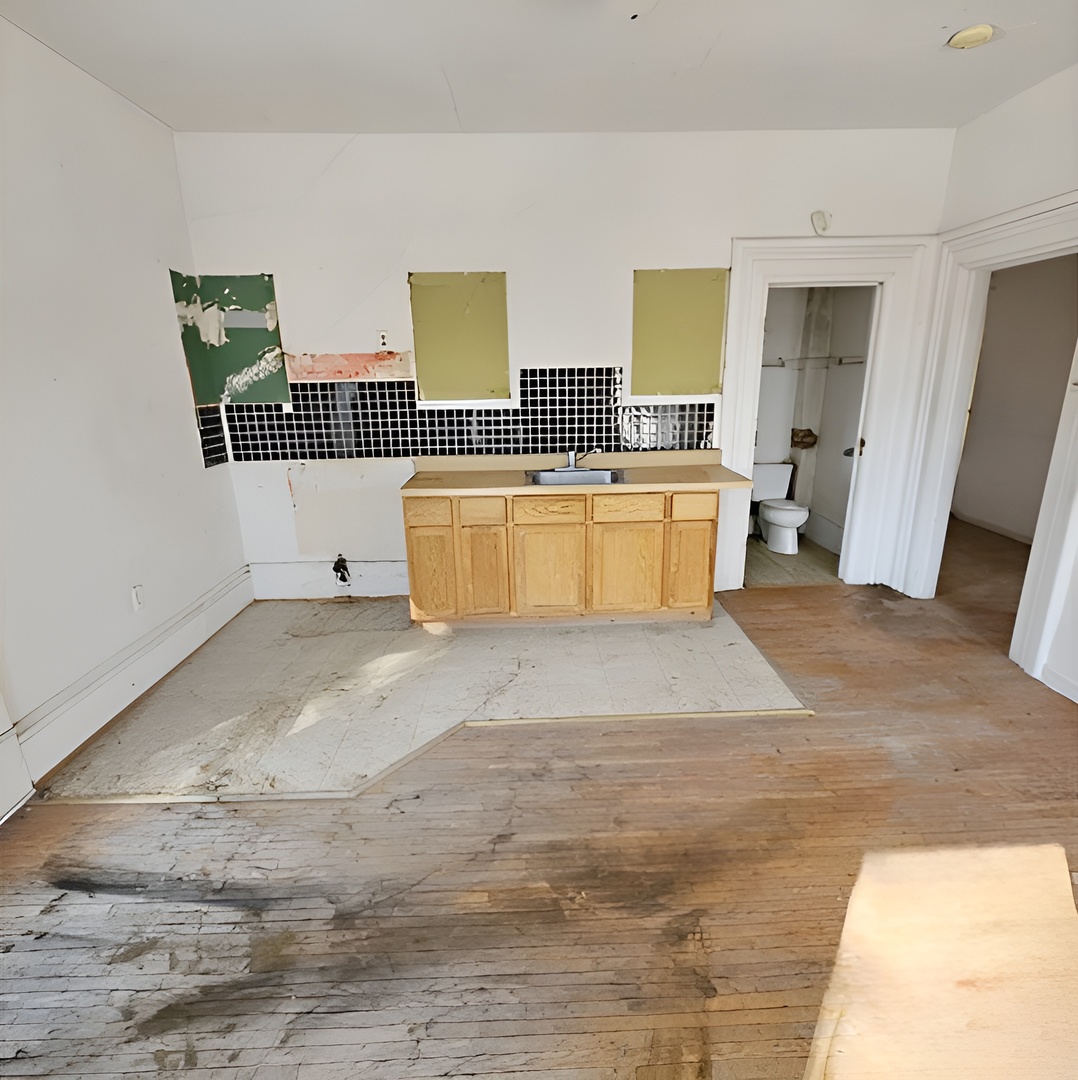 212 S Tryon Street, Woodstock, IL 60098