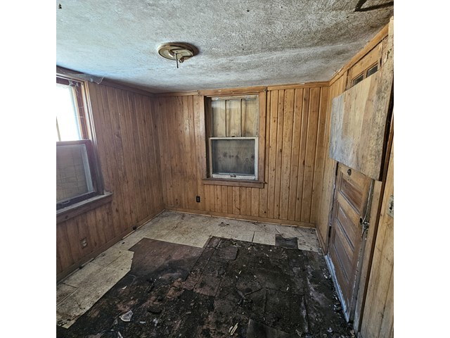 212 S Tryon Street, Woodstock, IL 60098