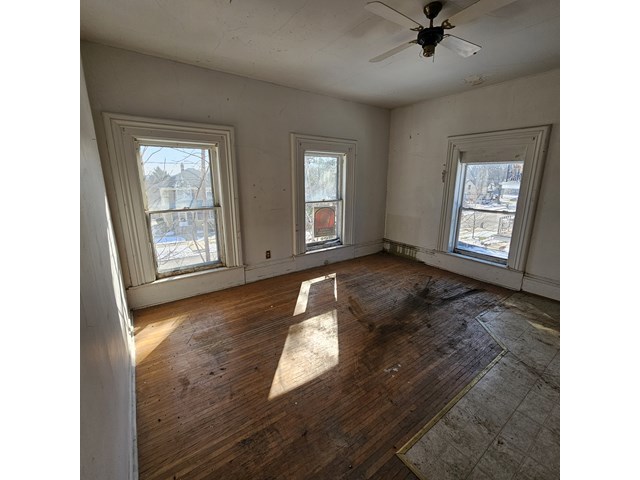 212 S Tryon Street, Woodstock, IL 60098