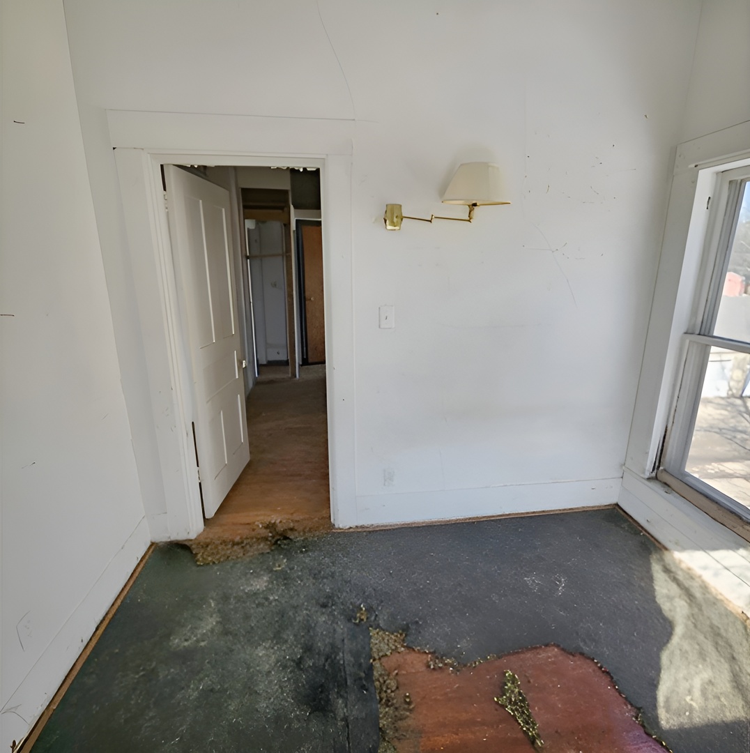 212 S Tryon Street, Woodstock, IL 60098