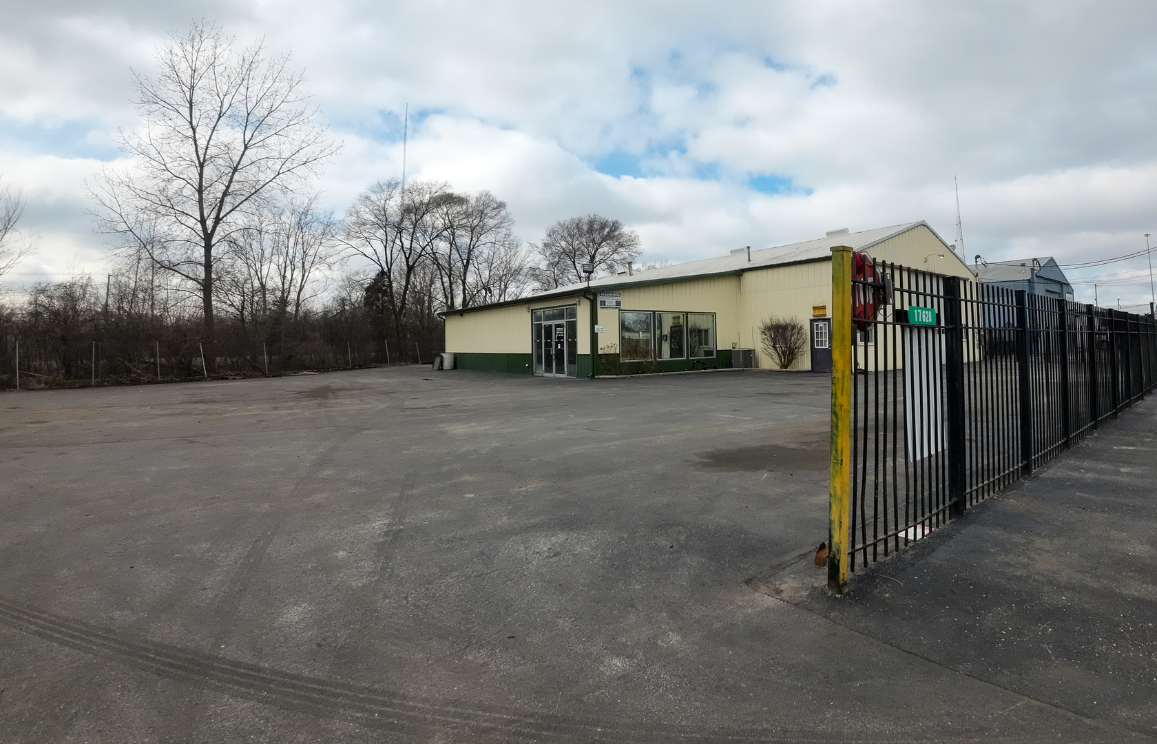 17620 Chicago Avenue, Lansing, IL 60438