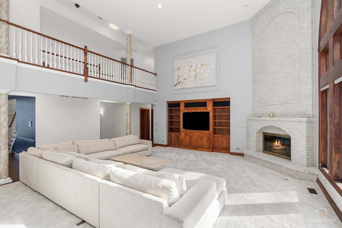 25676 N Canyon Creek Court, Barrington, IL 60010