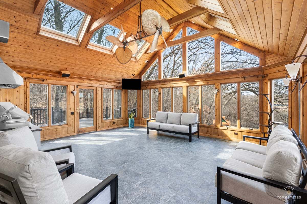 25676 N Canyon Creek Court, Barrington, IL 60010