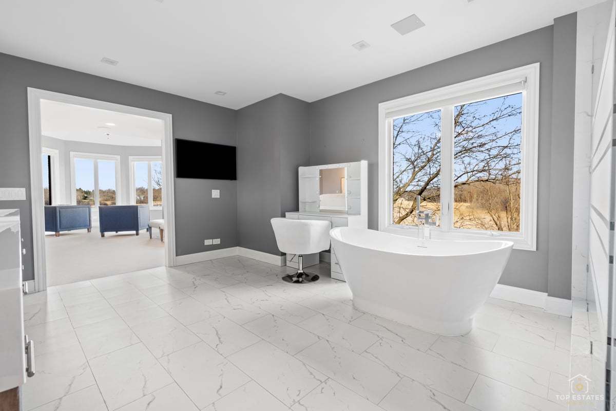 25676 N Canyon Creek Court, Barrington, IL 60010