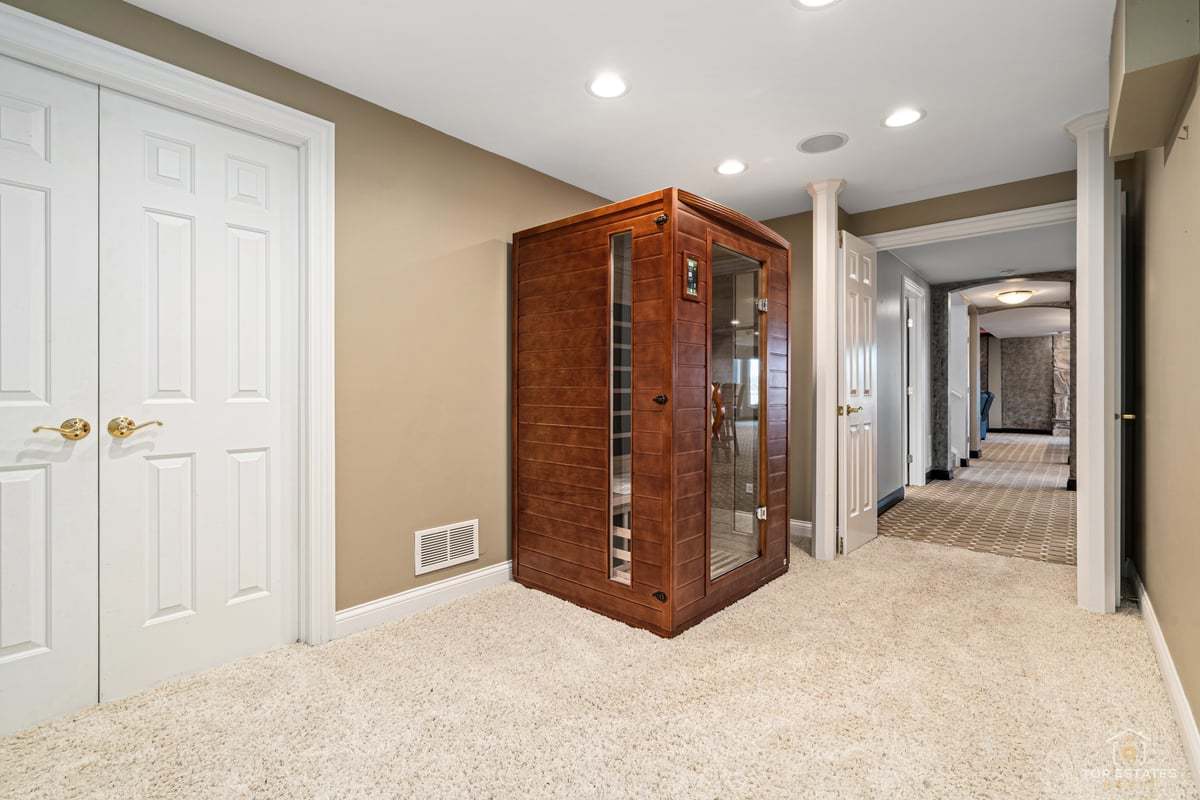 25676 N Canyon Creek Court, Barrington, IL 60010