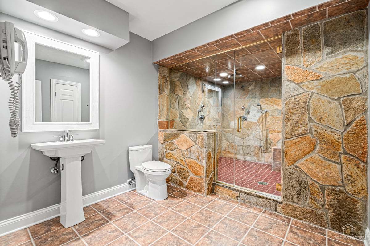 25676 N Canyon Creek Court, Barrington, IL 60010