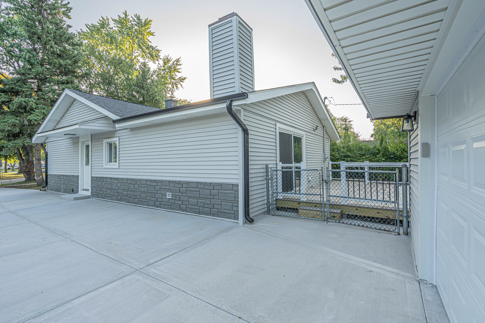 2008 KIRCHOFF Road, Rolling Meadows, IL 60008