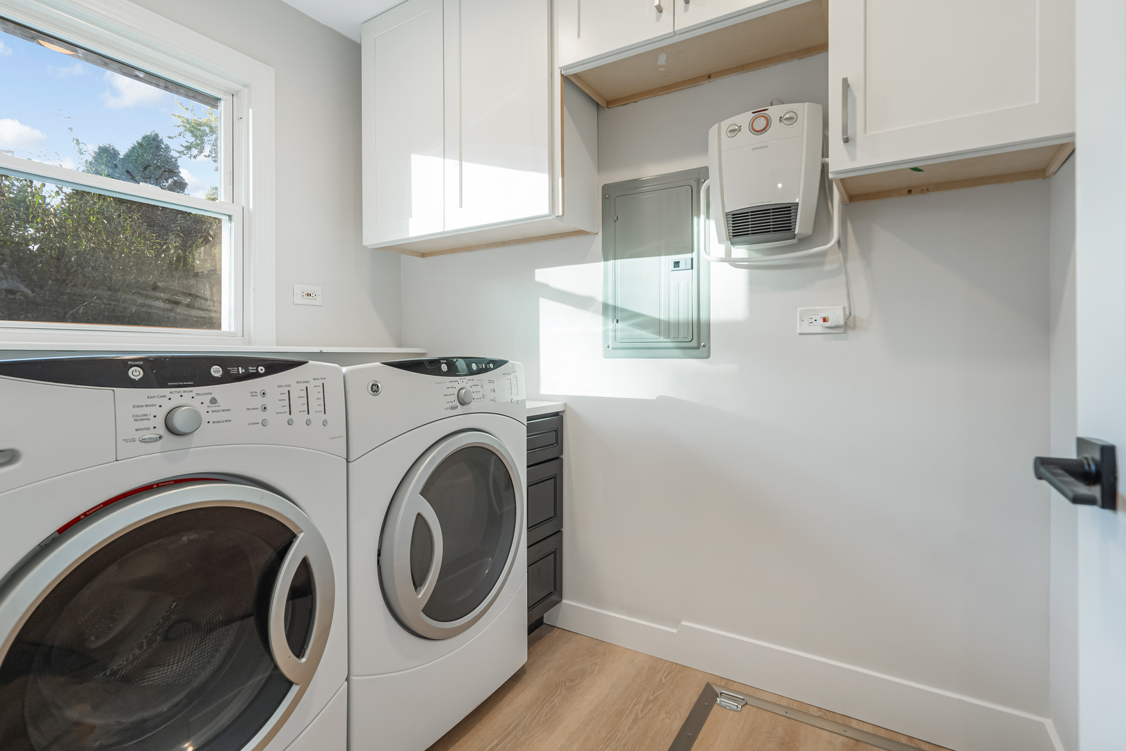 2008 KIRCHOFF Road, Rolling Meadows, IL 60008