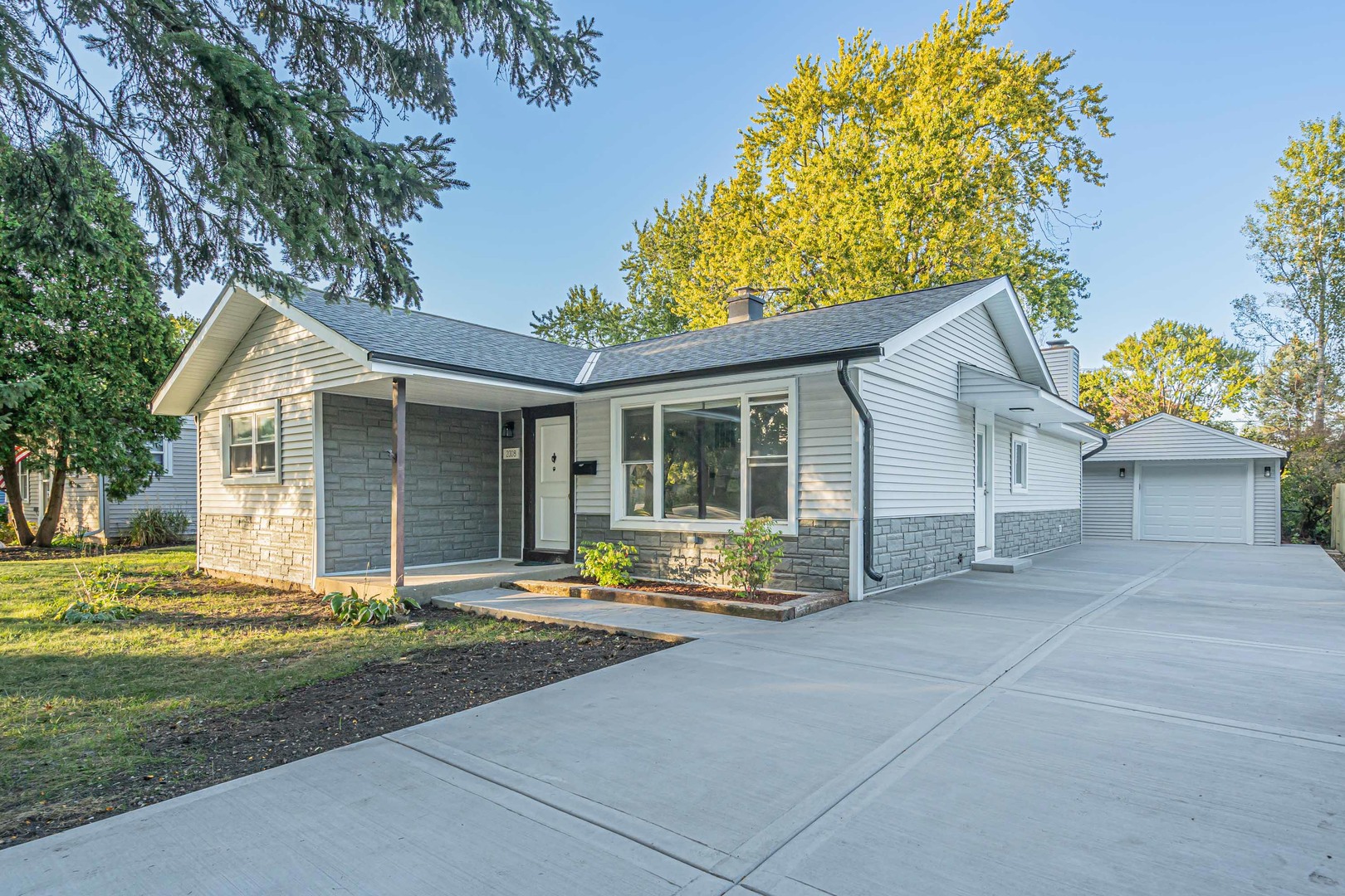 2008 KIRCHOFF Road, Rolling Meadows, IL 60008