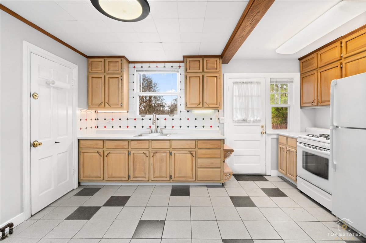 304 E Camp Mcdonald Road, Prospect Heights, IL 60070