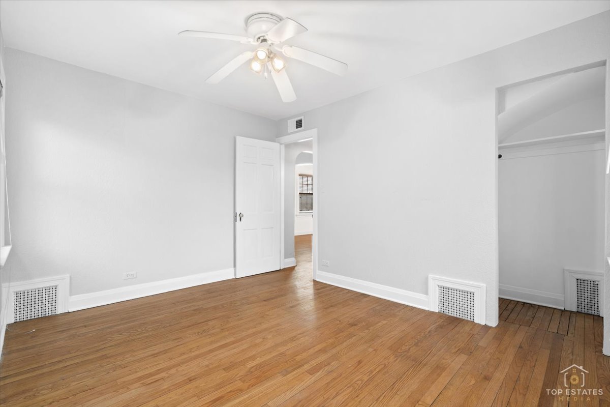 304 E Camp Mcdonald Road, Prospect Heights, IL 60070