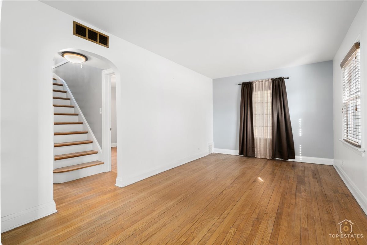 304 E Camp Mcdonald Road, Prospect Heights, IL 60070