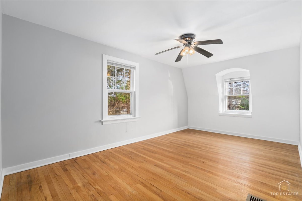 304 E Camp Mcdonald Road, Prospect Heights, IL 60070