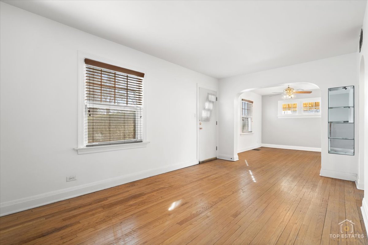 304 E Camp Mcdonald Road, Prospect Heights, IL 60070