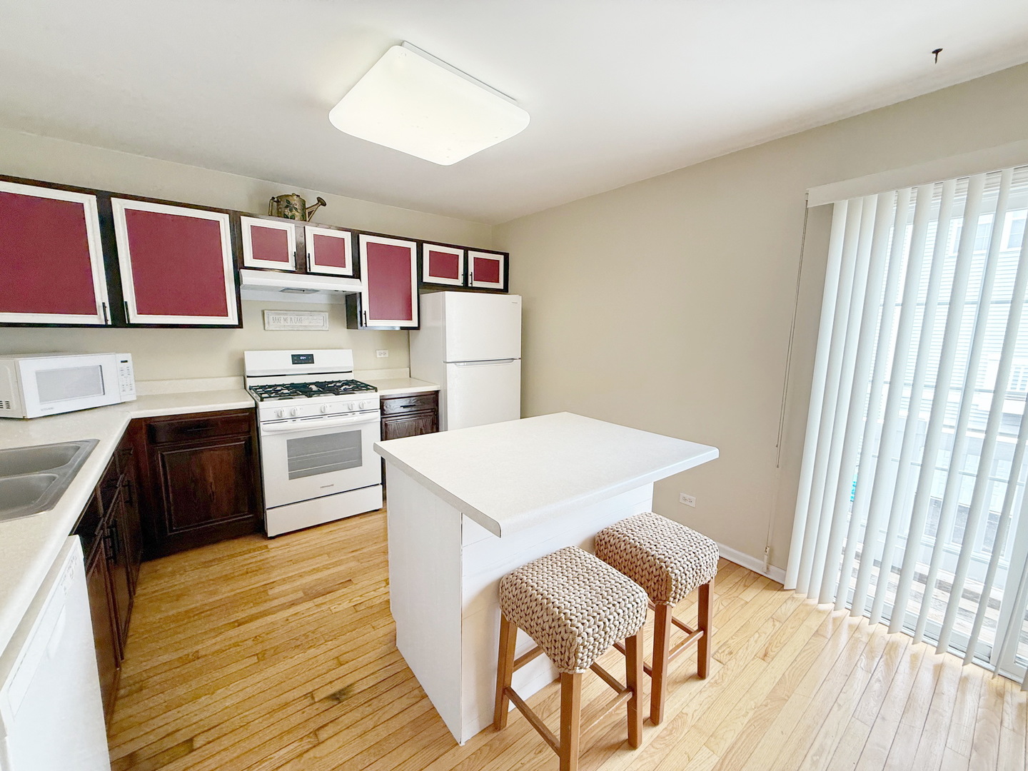 492 Holiday Lane, Hainesville, IL 60073