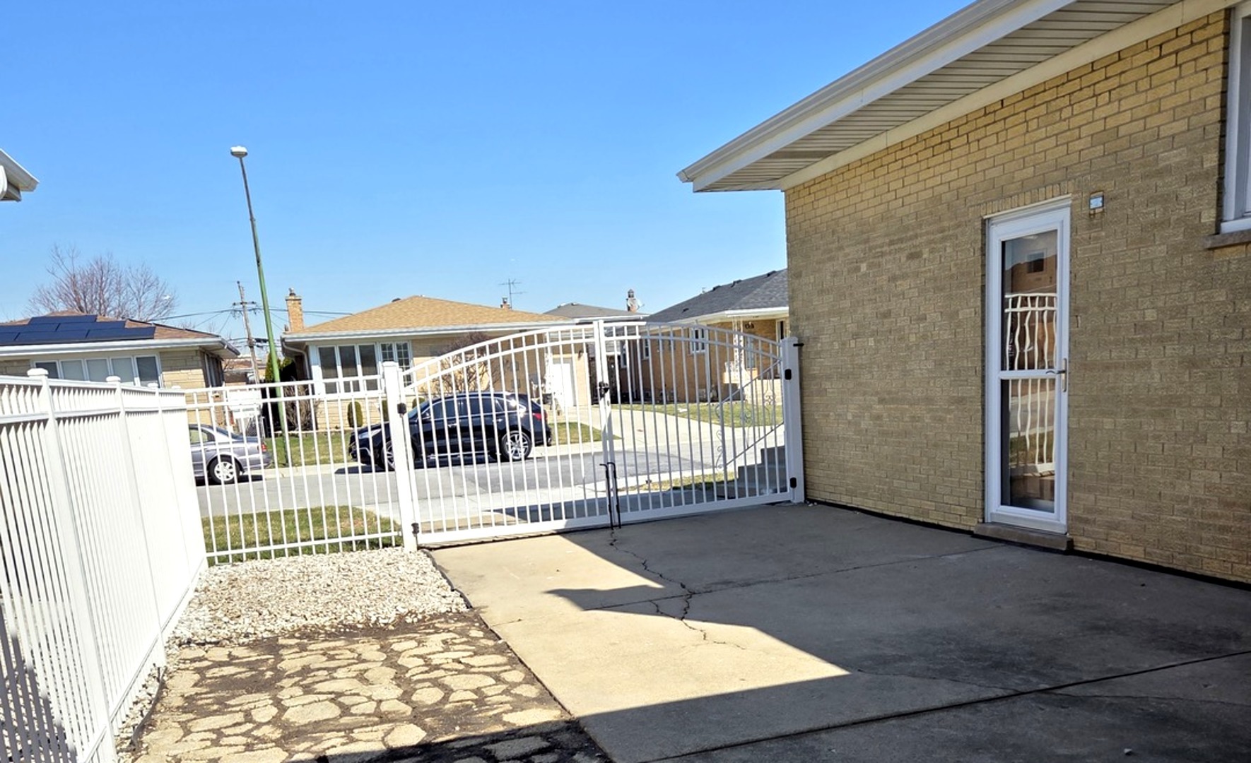 8517 W CARMEN Avenue, Chicago, IL 60656