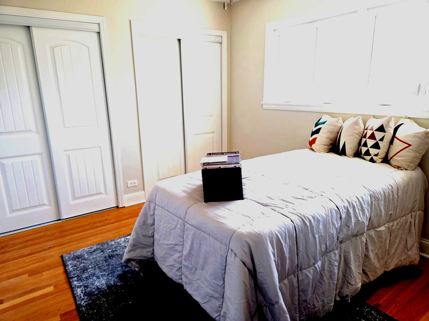 8517 W CARMEN Avenue, Chicago, IL 60656