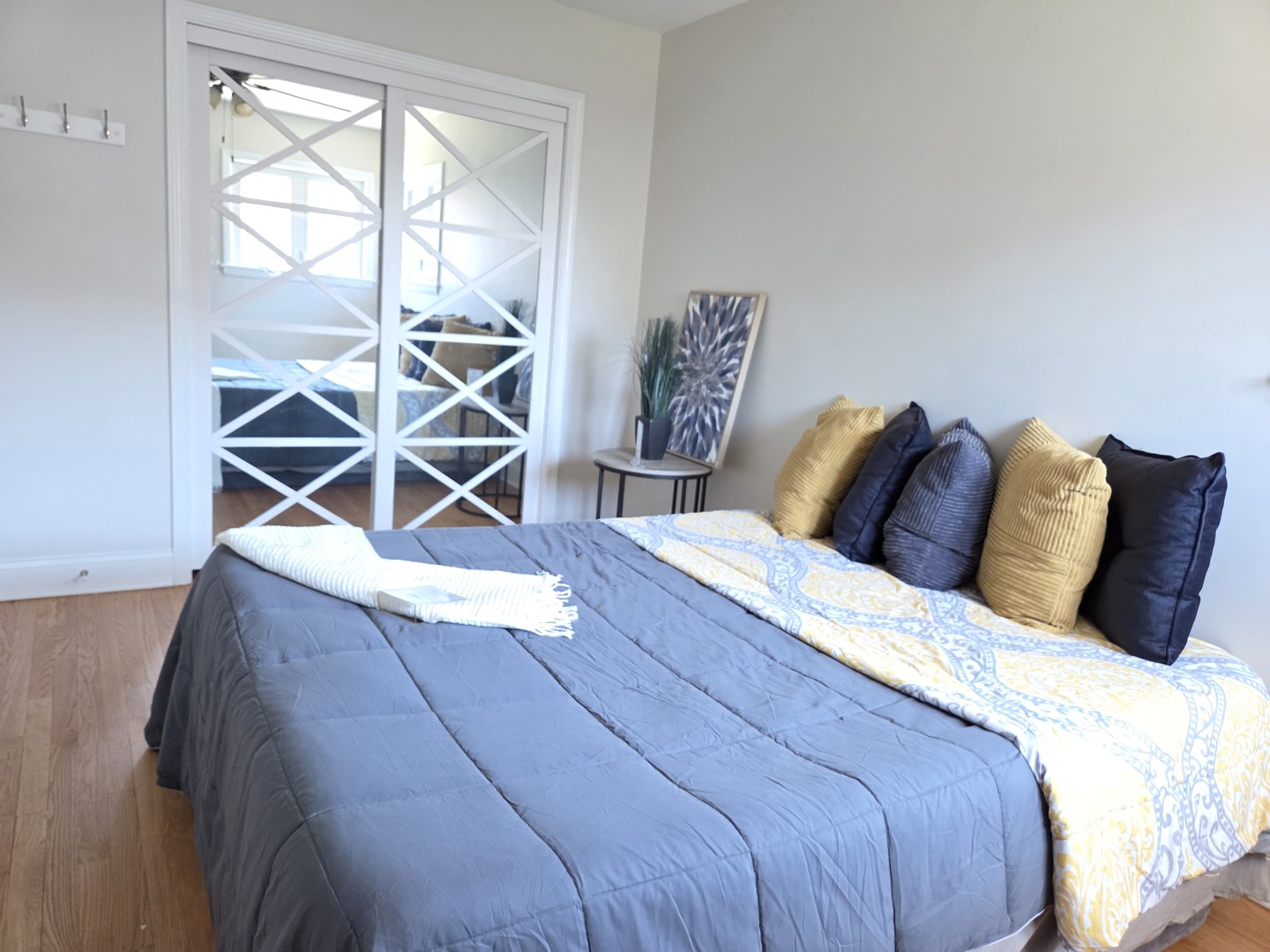 8517 W CARMEN Avenue, Chicago, IL 60656