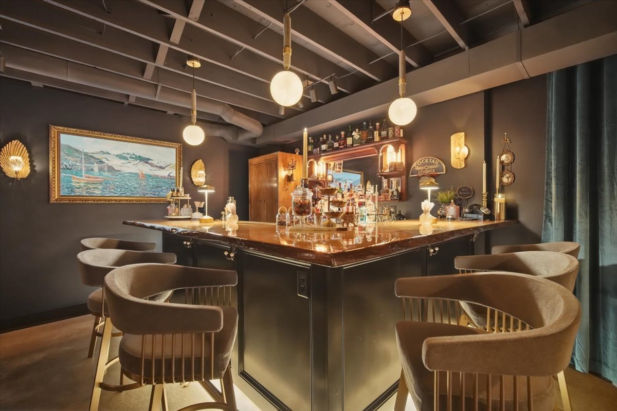 219 Parkview Drive, Bloomington, IL 61701