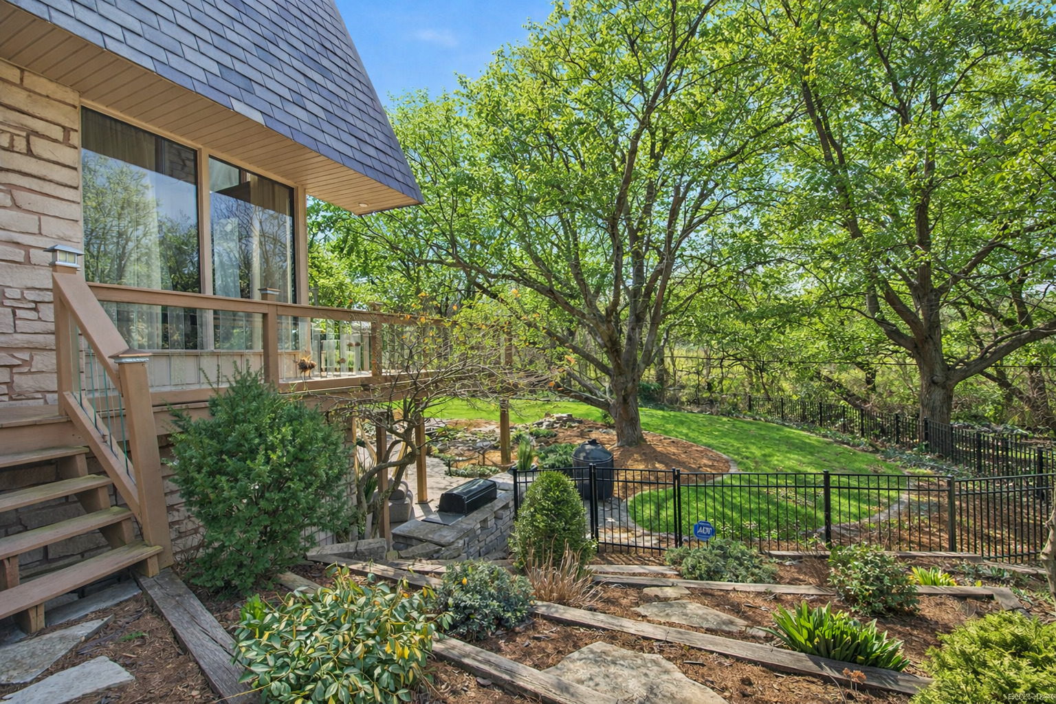 219 Parkview Drive, Bloomington, IL 61701