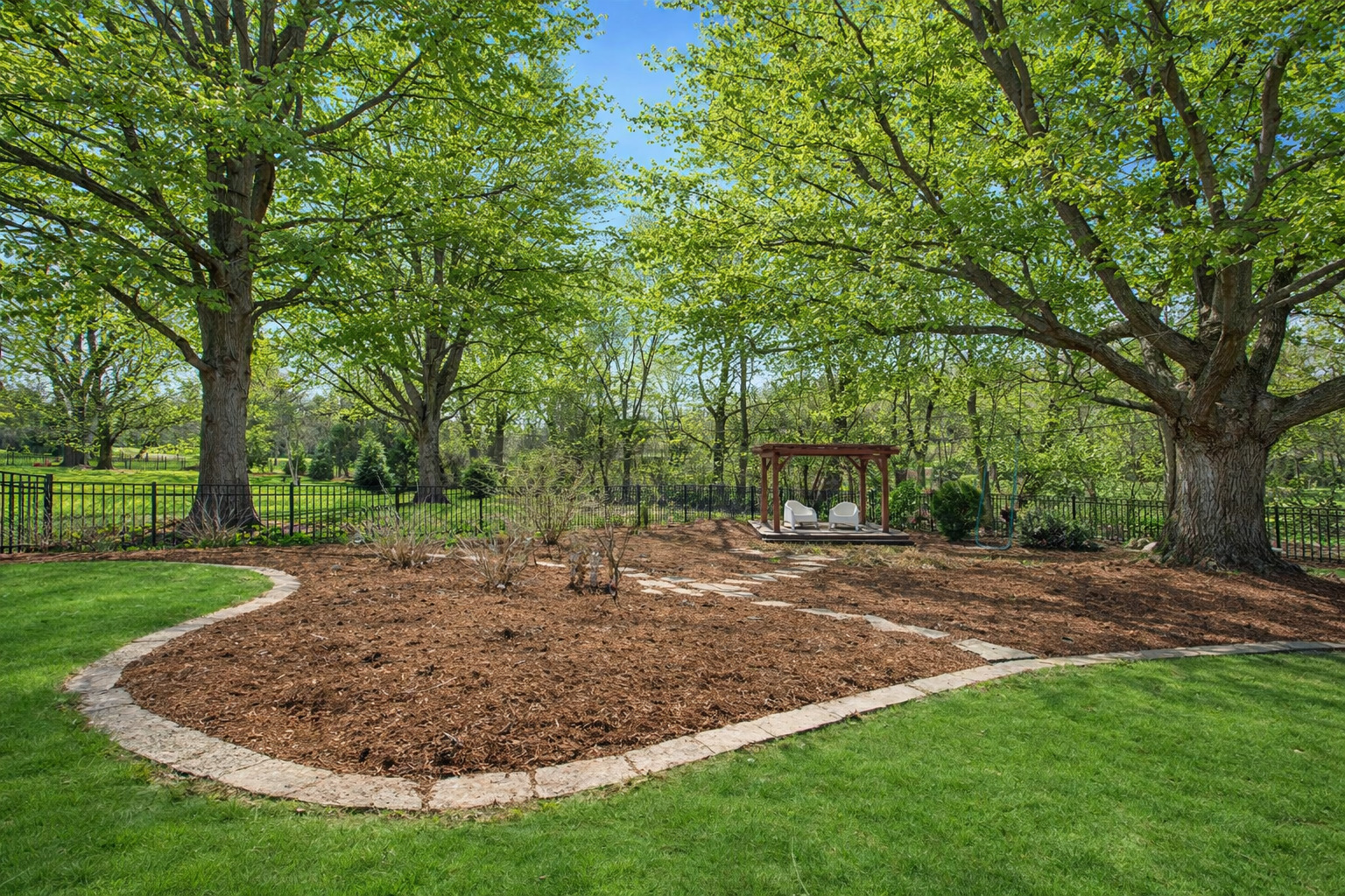 219 Parkview Drive, Bloomington, IL 61701