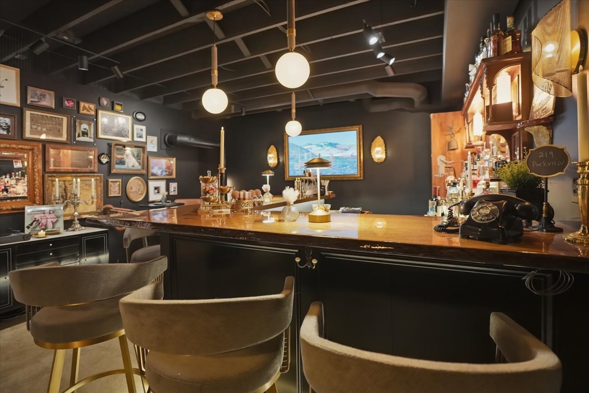 219 Parkview Drive, Bloomington, IL 61701