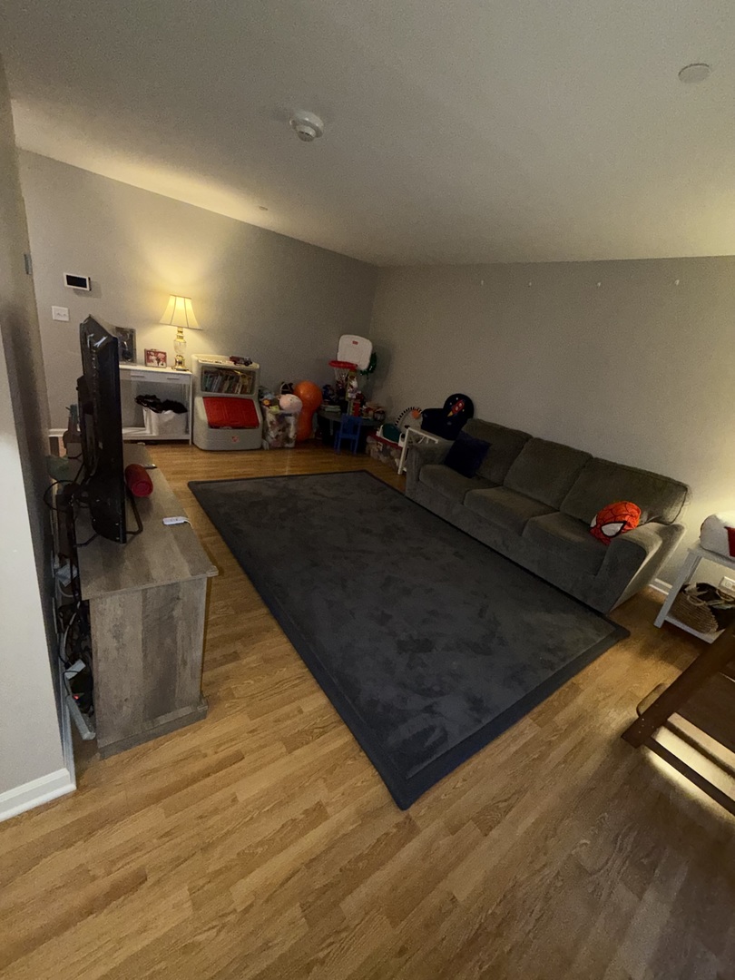 2216 Country Club Drive #25, Woodridge, IL 60517