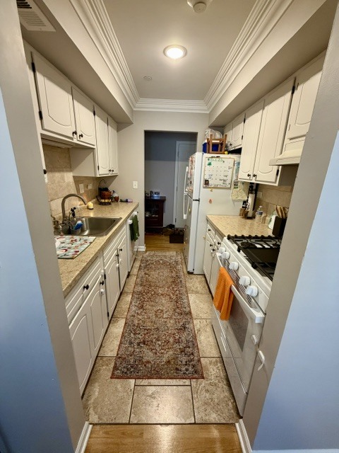 2216 Country Club Drive #25, Woodridge, IL 60517