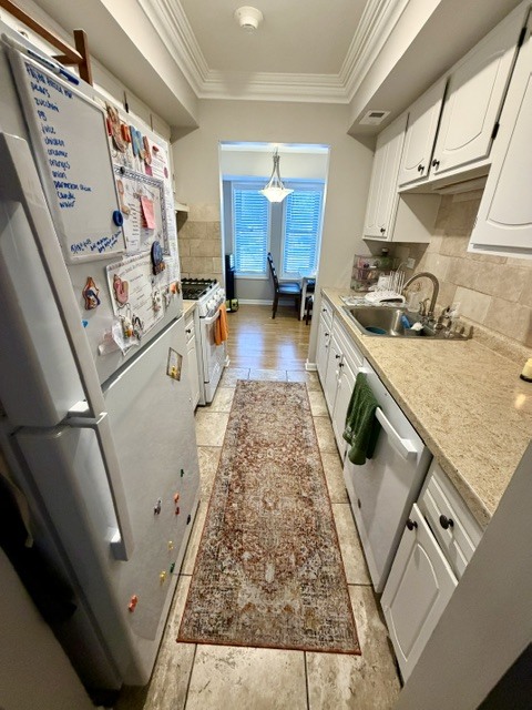 2216 Country Club Drive #25, Woodridge, IL 60517