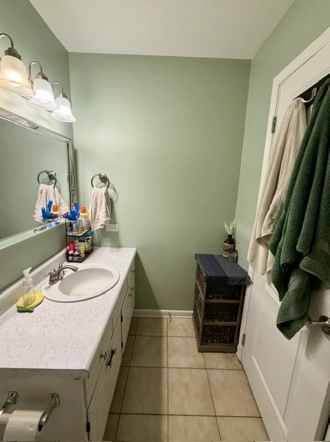 2216 Country Club Drive #25, Woodridge, IL 60517