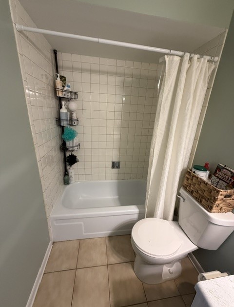 2216 Country Club Drive #25, Woodridge, IL 60517