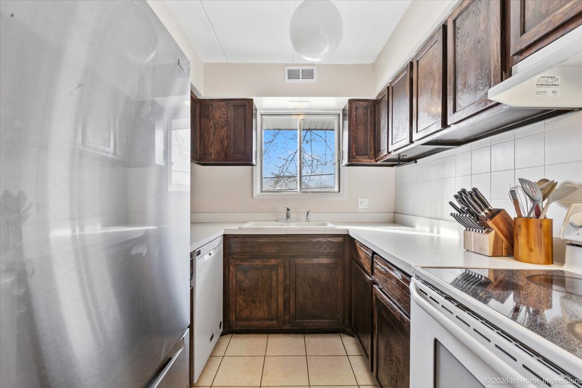 5202 Midlothian Turnpike #107, Crestwood, IL 60418