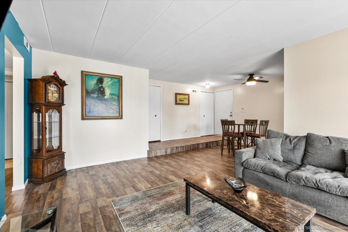 5202 Midlothian Turnpike #107, Crestwood, IL 60418