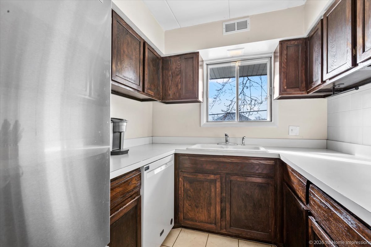 5202 Midlothian Turnpike #107, Crestwood, IL 60418