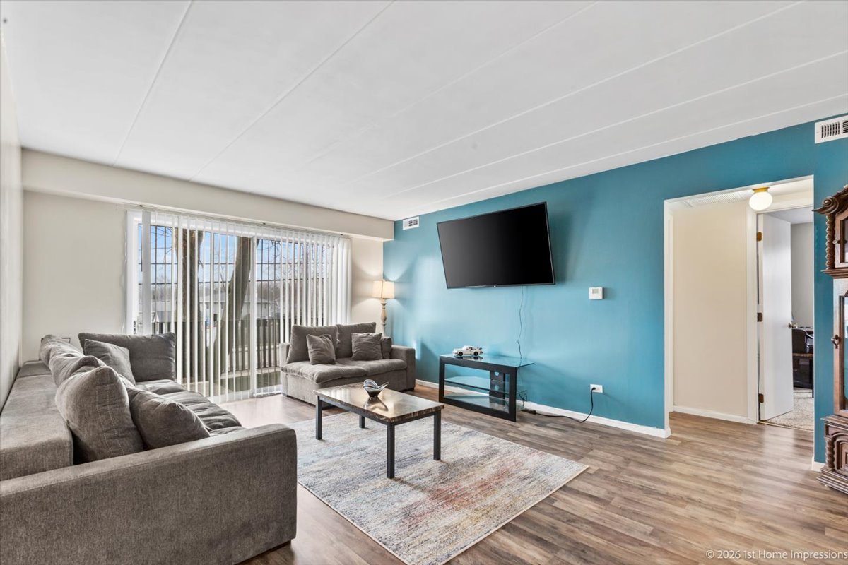 5202 Midlothian Turnpike #107, Crestwood, IL 60418