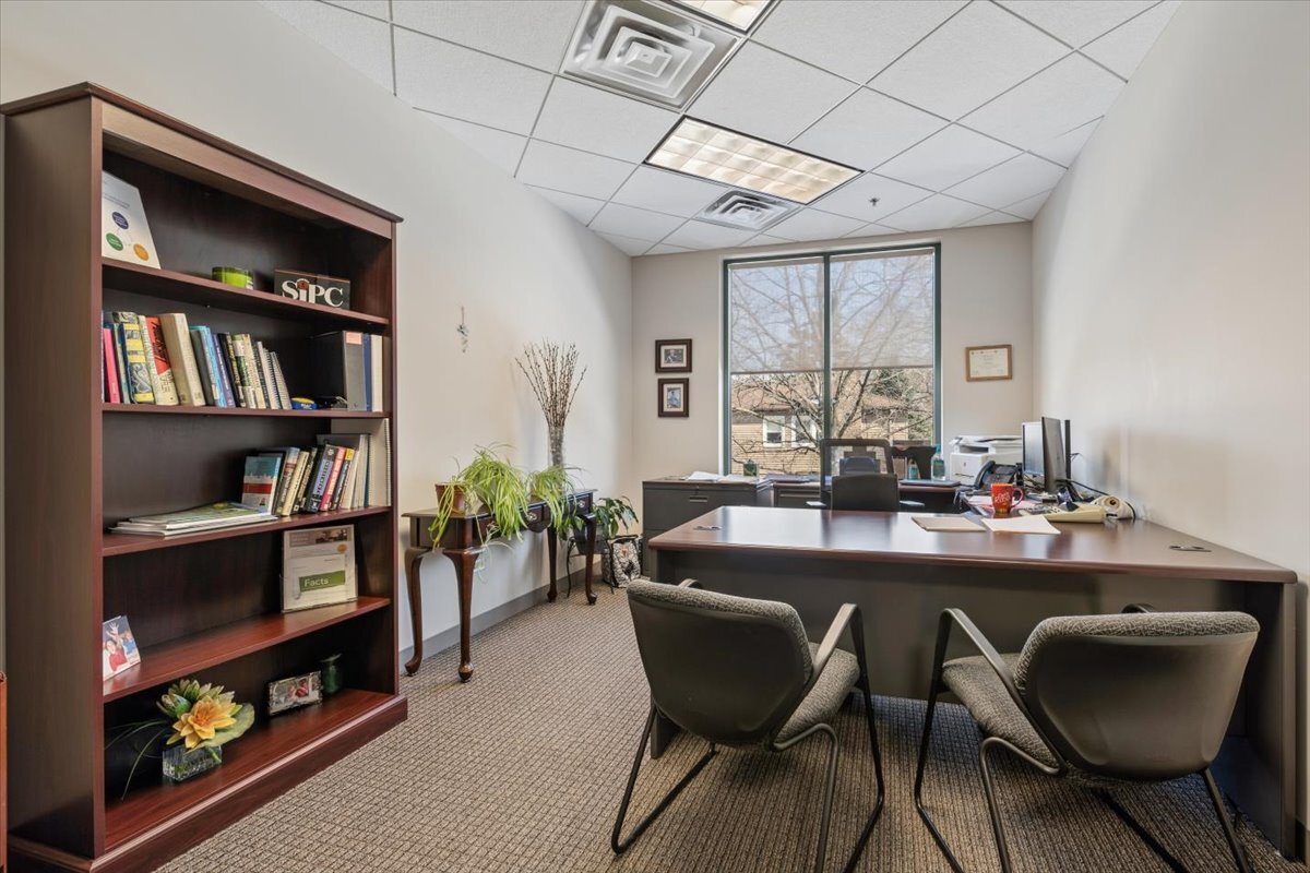 1150 W Northwest Highway, Mount Prospect, IL 60056