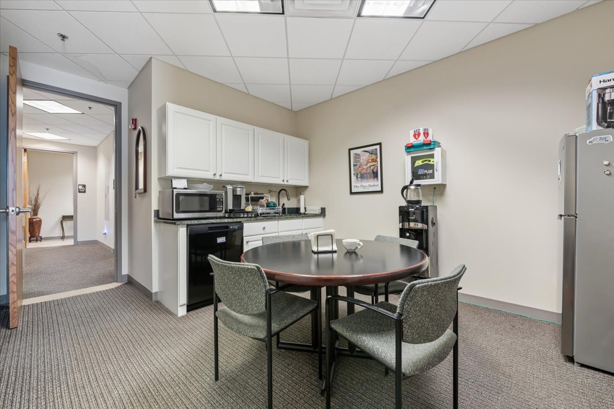 1150 W Northwest Highway, Mount Prospect, IL 60056