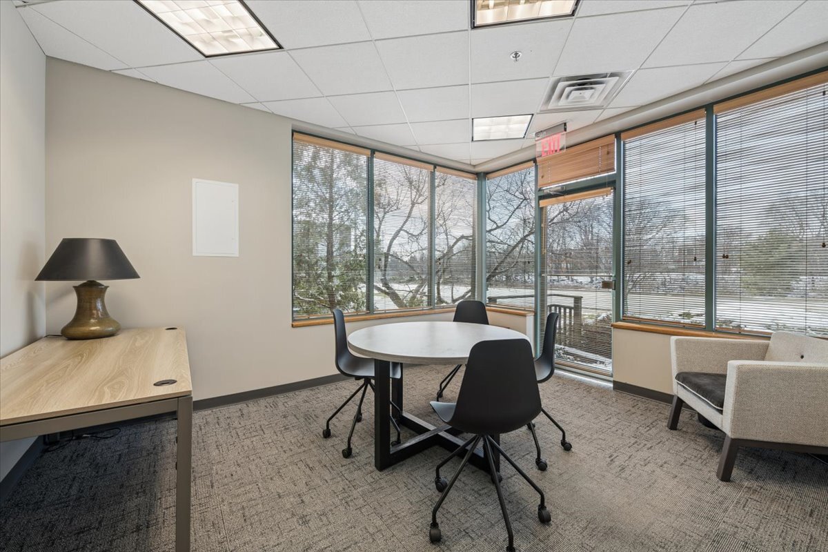 1150 W Northwest Highway, Mount Prospect, IL 60056