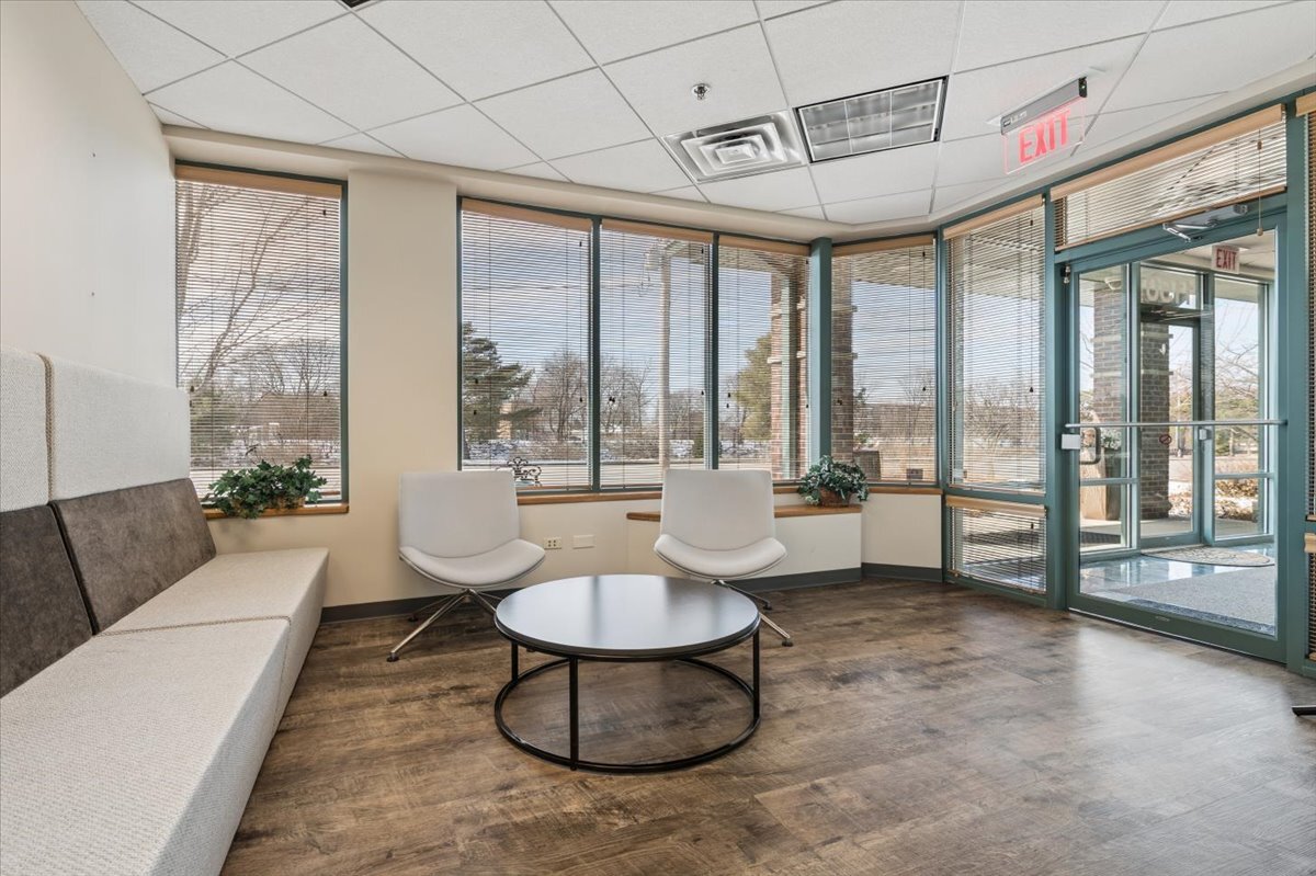 1150 W Northwest Highway, Mount Prospect, IL 60056