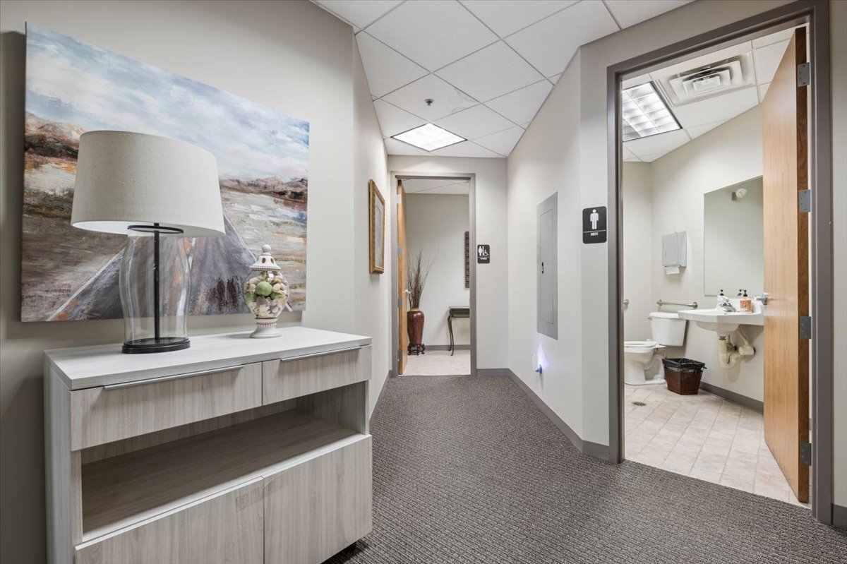 1150 W Northwest Highway, Mount Prospect, IL 60056