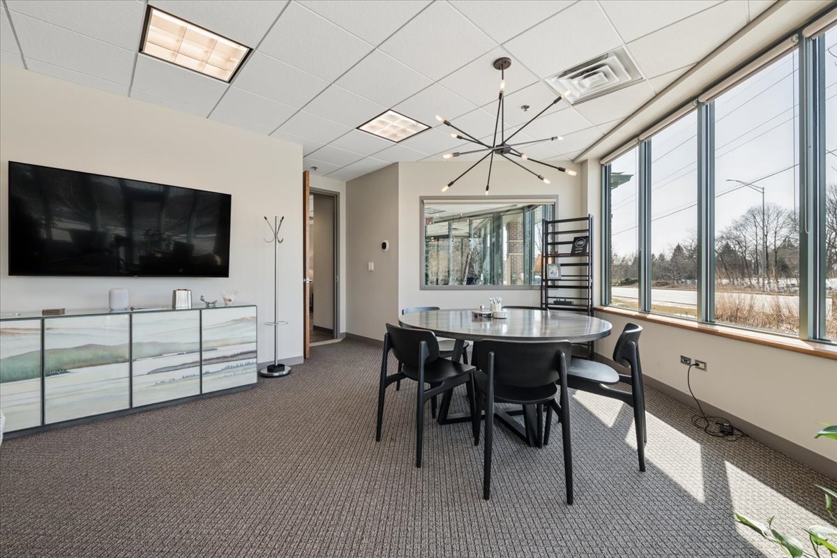 1150 W Northwest Highway, Mount Prospect, IL 60056