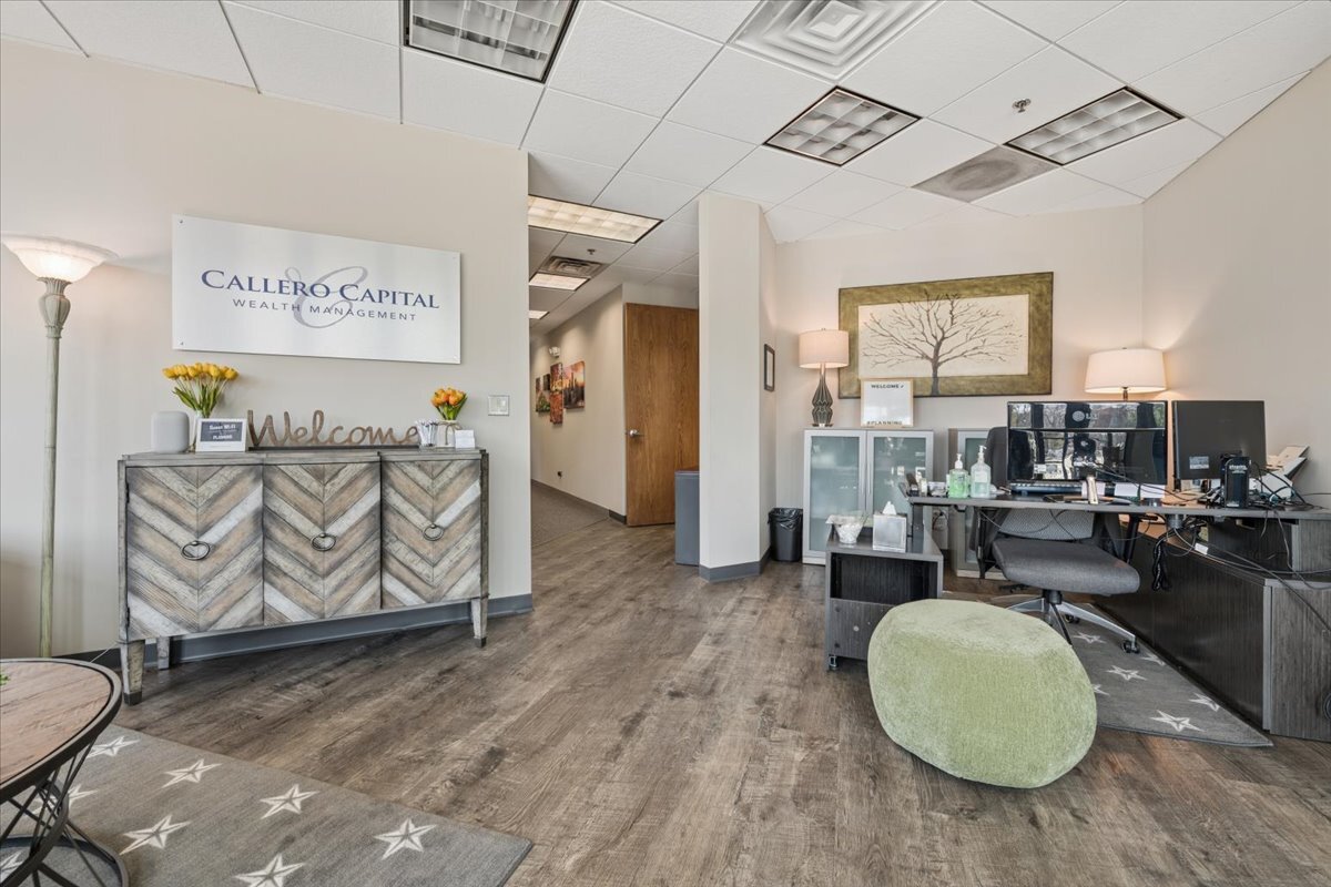 1150 W Northwest Highway, Mount Prospect, IL 60056