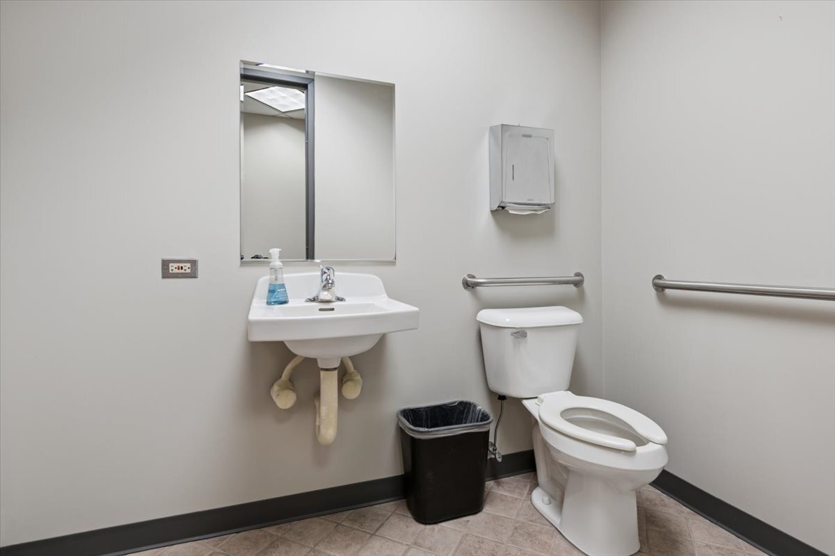 1150 W Northwest Highway, Mount Prospect, IL 60056