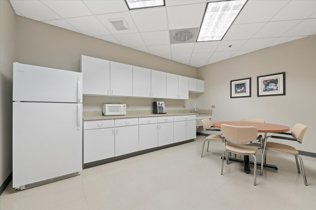 1150 W Northwest Highway, Mount Prospect, IL 60056