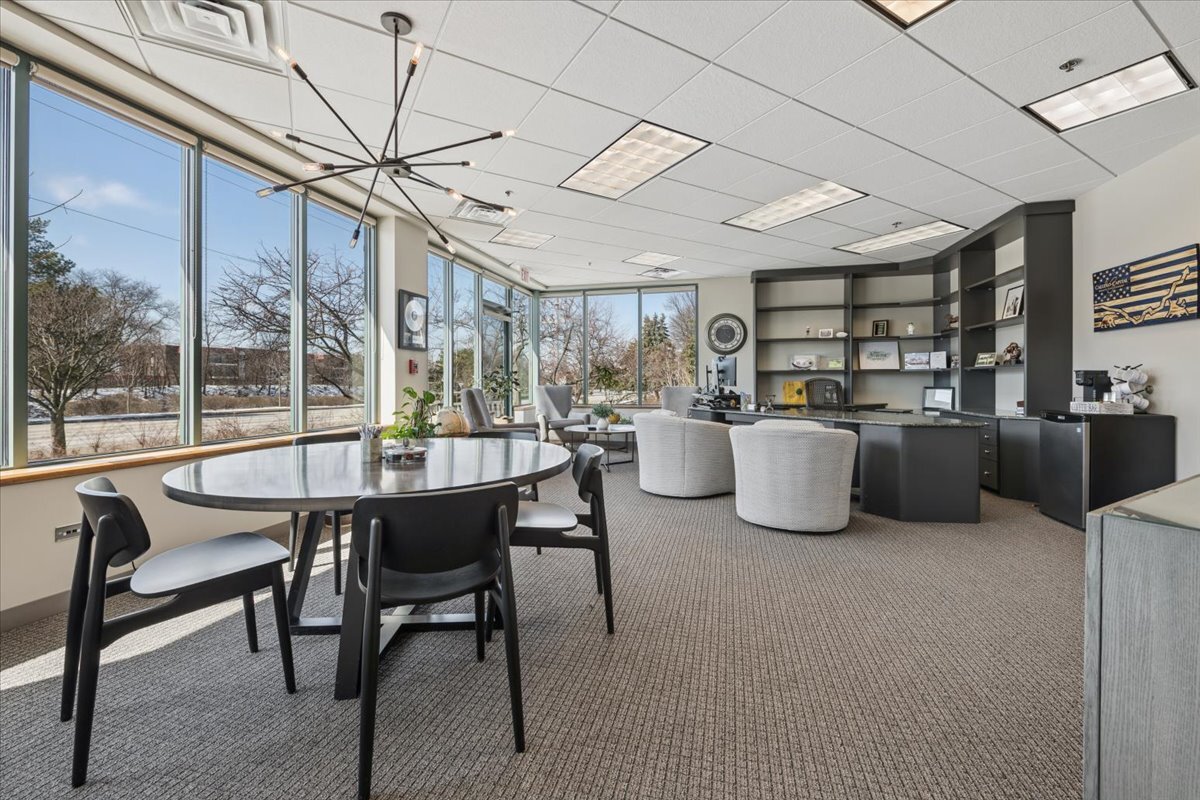 1150 W Northwest Highway, Mount Prospect, IL 60056