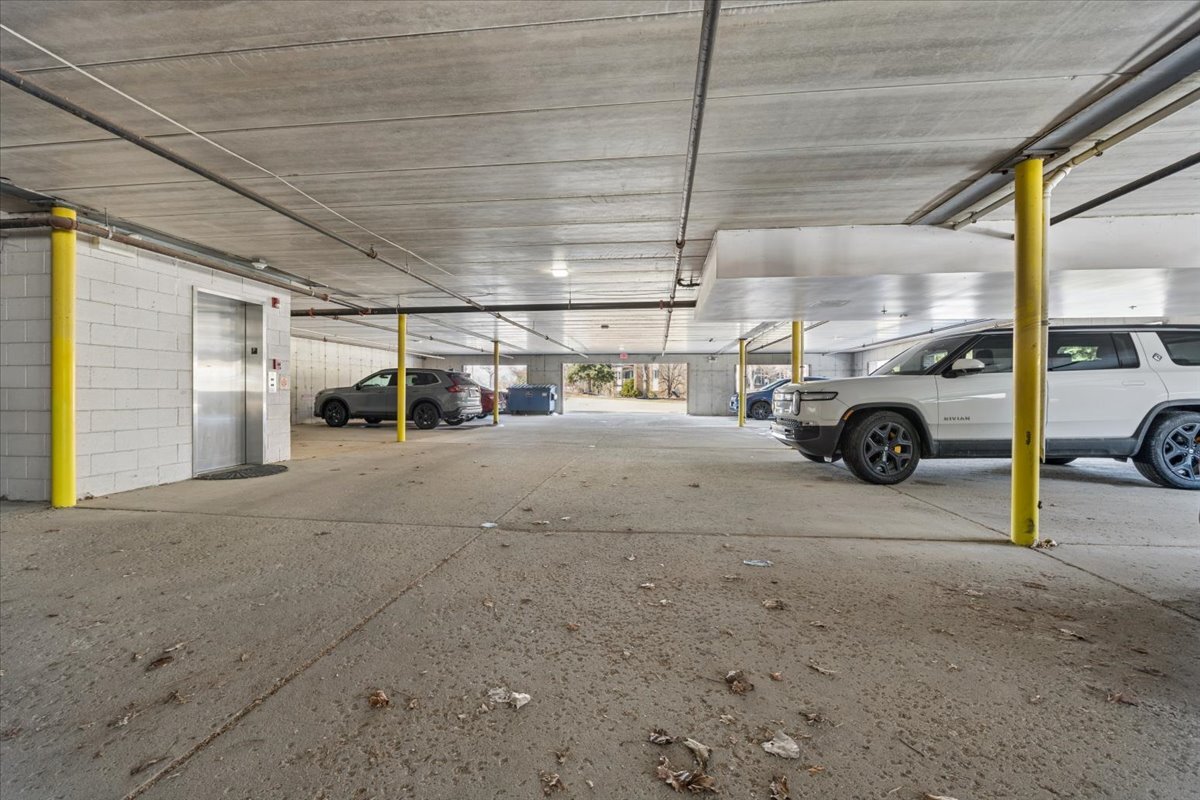 1150 W Northwest Highway, Mount Prospect, IL 60056