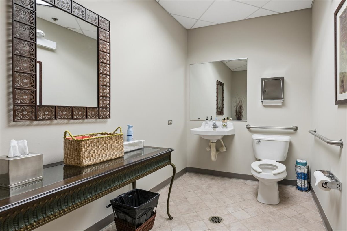 1150 W Northwest Highway, Mount Prospect, IL 60056