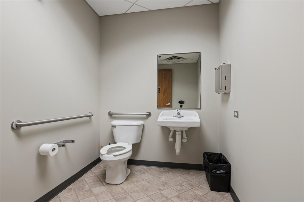 1150 W Northwest Highway, Mount Prospect, IL 60056