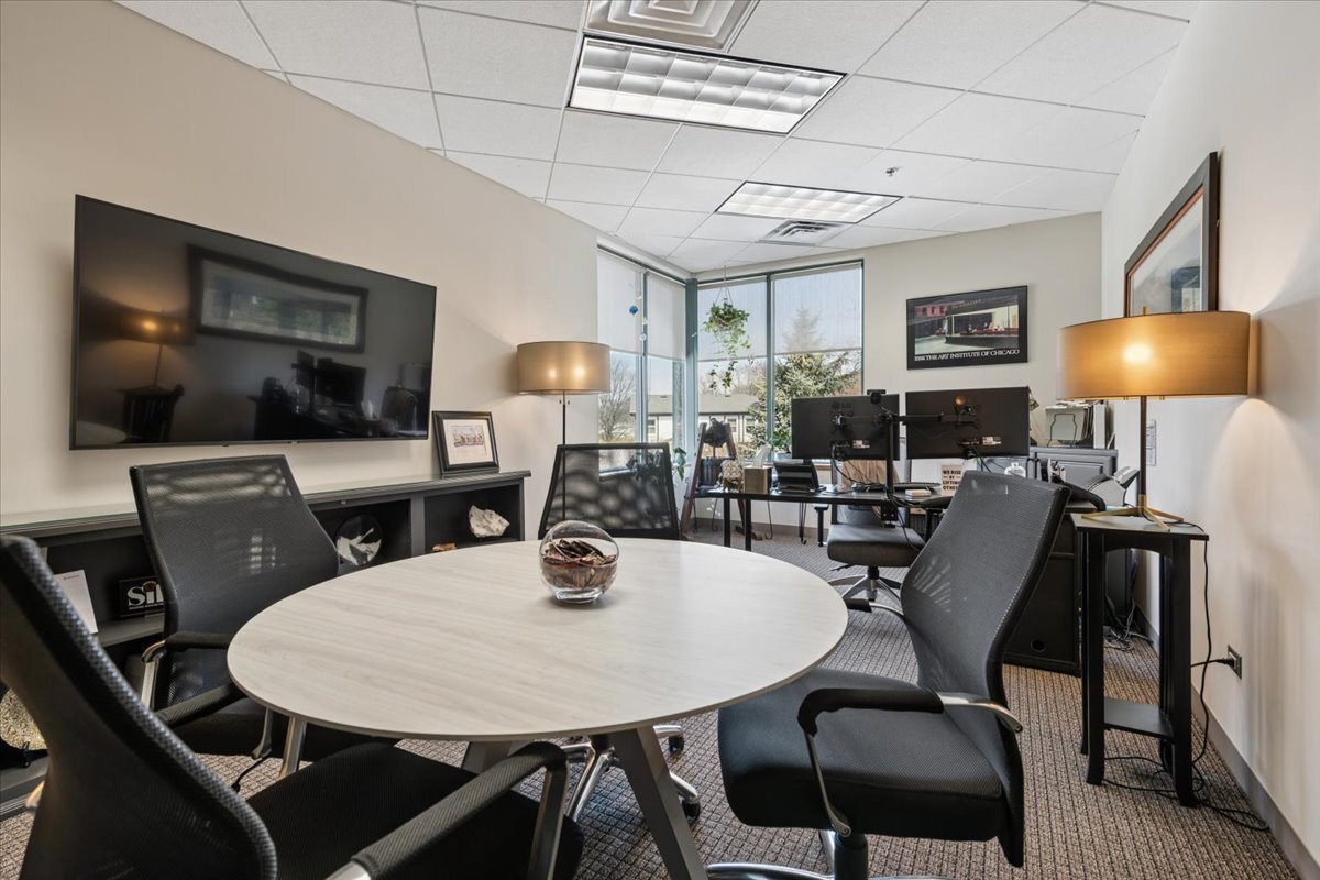 1150 W Northwest Highway, Mount Prospect, IL 60056